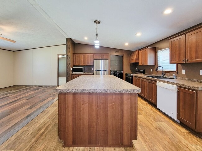 Building Photo - Cozy and Adorable home 4 bedroom 2 bath home on over 1 acre near McRae Lake! Relax on the covered...