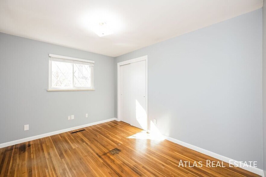 Building Photo - 2106 Glenn Summer Rd