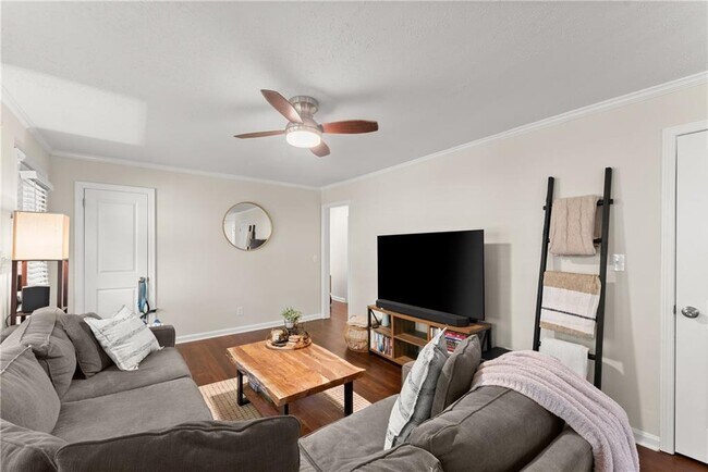 Building Photo - 269 Terrydale Dr SE