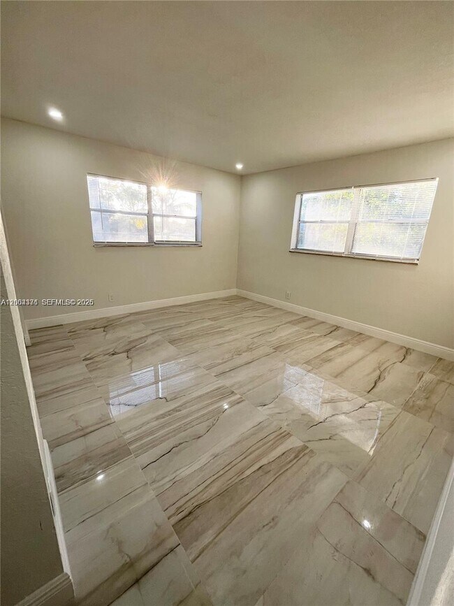 Building Photo - 8011 NW 44th Ct