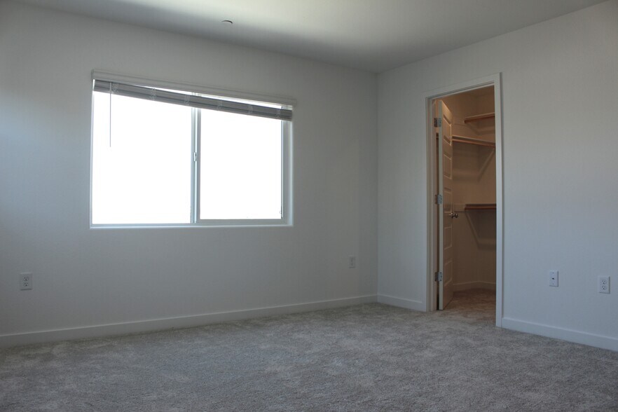 Building Photo - 12663 Snowy Owl Way
