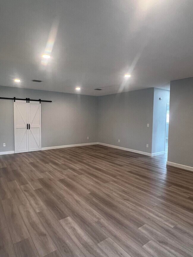 Building Photo - 5349 Van Buren Rd