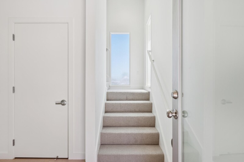 Building Photo - 100 Avocet Way