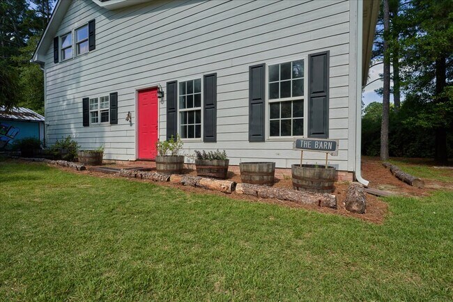 Building Photo - 2796 Camp Easter Rd