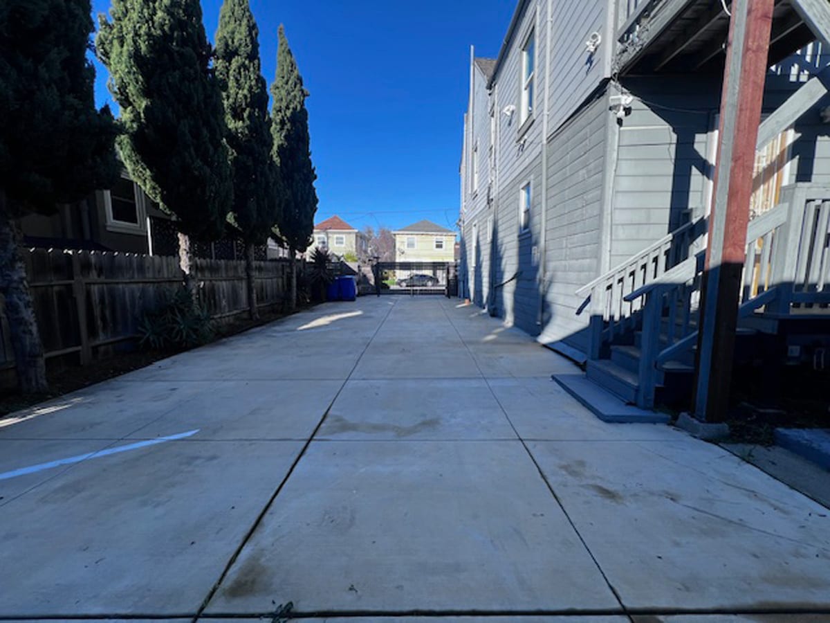 Building Photo - 709 32nd St