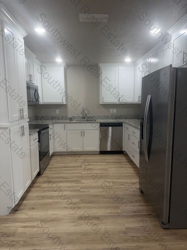 Building Photo - 1317 Mission Dr