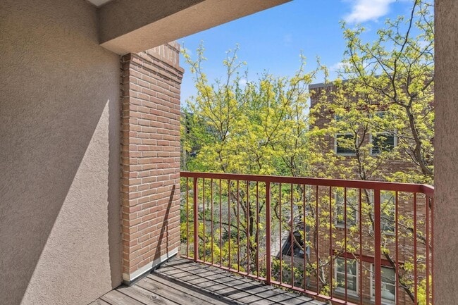 Building Photo - 675 N 1st St