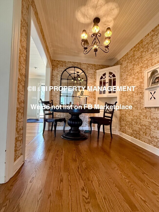 Building Photo - 1314 W Red Bridge Rd