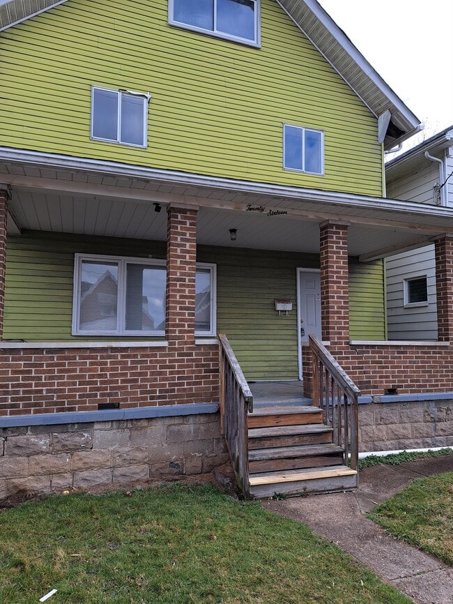 Primary Photo - 2016 Victoria Ave