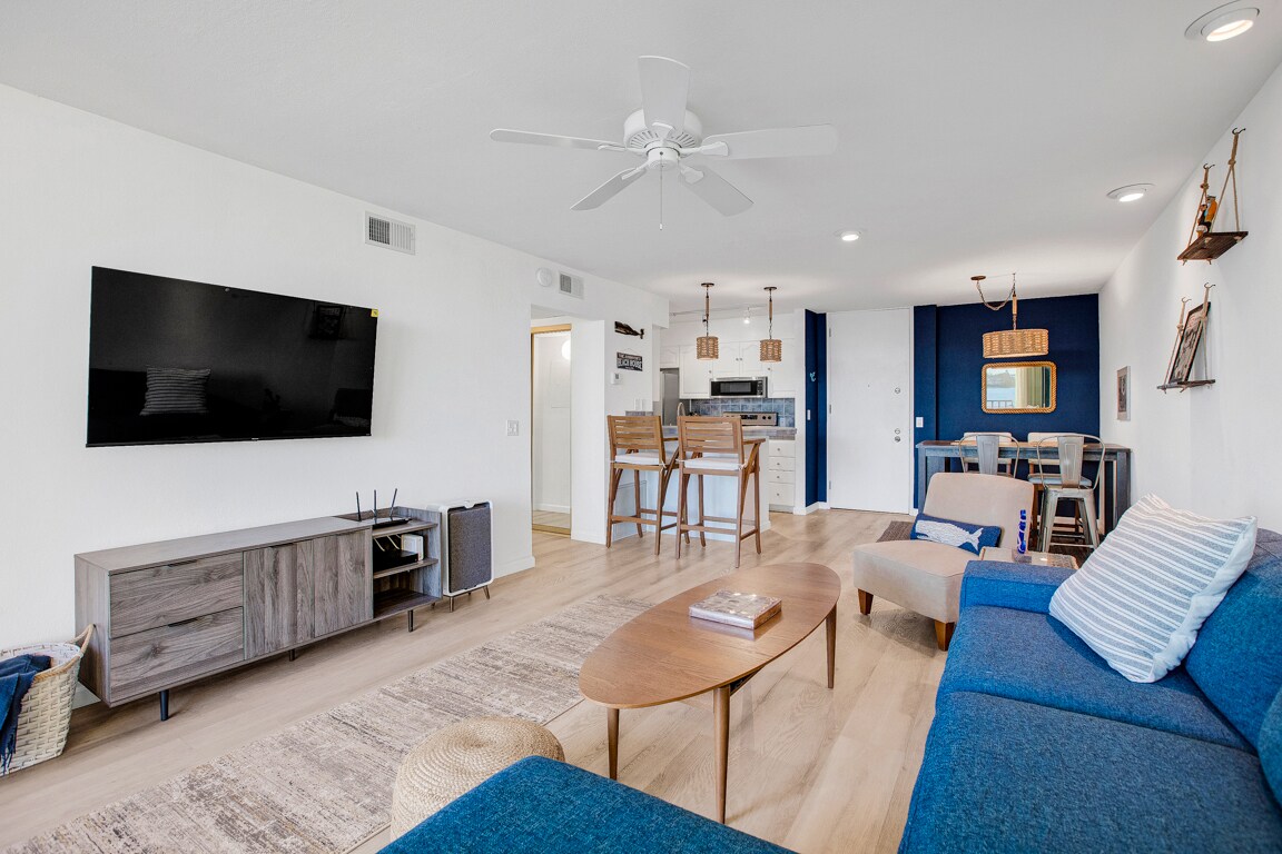 Building Photo - 1140 E Ocean Blvd