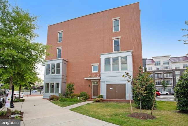 Building Photo - 1804 Potomac Ave