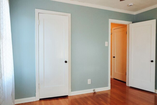 Building Photo - Brentwood Cottage for Lease