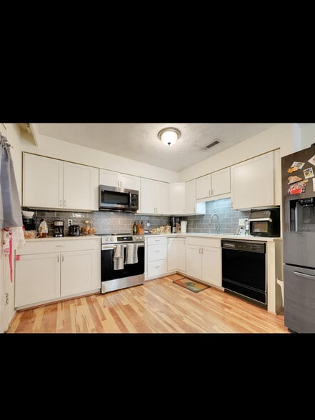 Building Photo - 5323 Hansel Ave