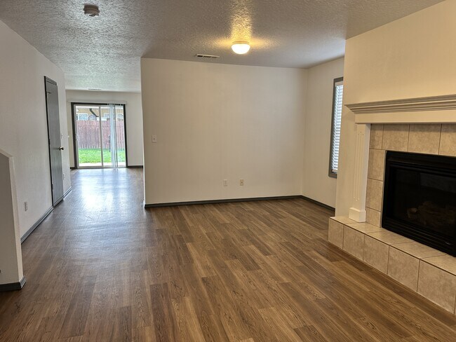 Building Photo - 3416 Parktrail Ct