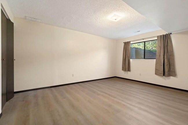 Building Photo - 119 Greenwood Dr