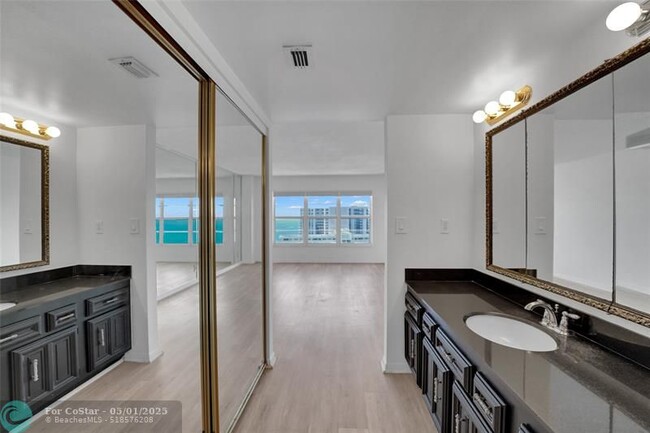 Building Photo - 3500 Galt Ocean Dr