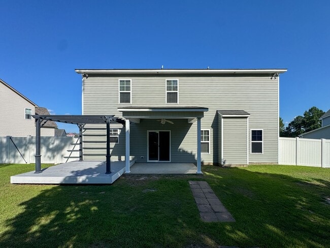 Building Photo - Stunning 4 Bed 2.5 Bath Home in Lexington Plantation