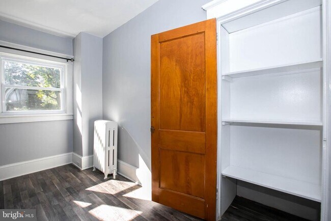 Building Photo - 20 E Merchant St