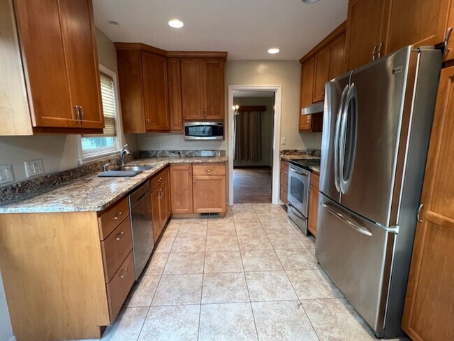 Building Photo - Located in the Historic District! 3+ beds,...