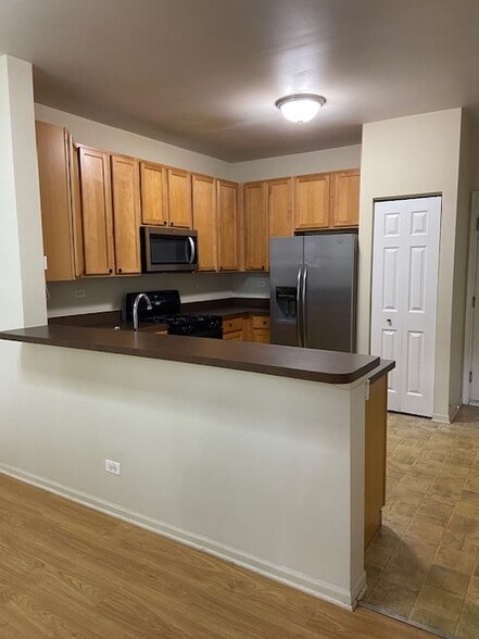 Kitchen - 143 Springbrook Trl S