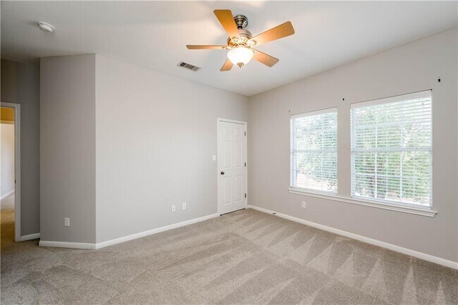 Building Photo - 321 Shea Dr