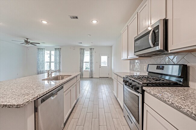 Building Photo - 5806 Aurora Grns Ln