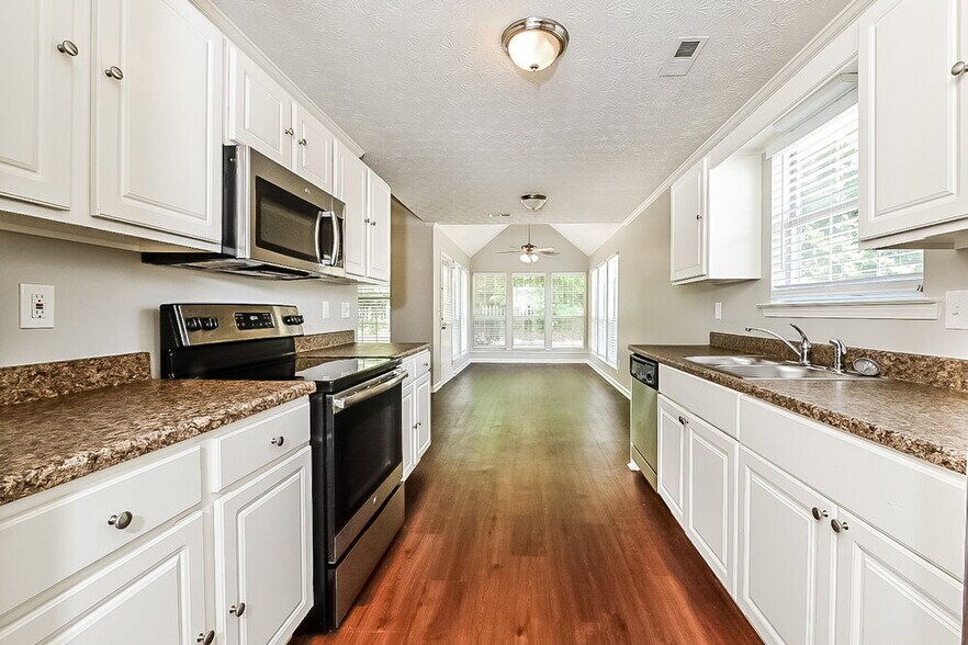 Building Photo - 188 Willow Springs Ln