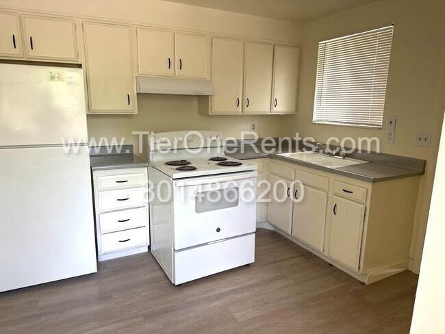 Building Photo - NO DEPOSIT option available for qualified renters!