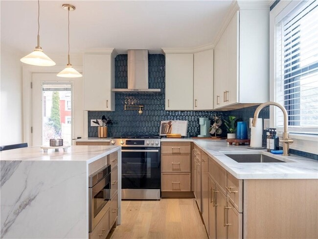 Building Photo - 7 Dearborn St