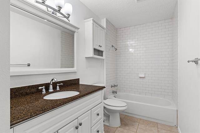 Building Photo - 2804 Royal Oaks Dr