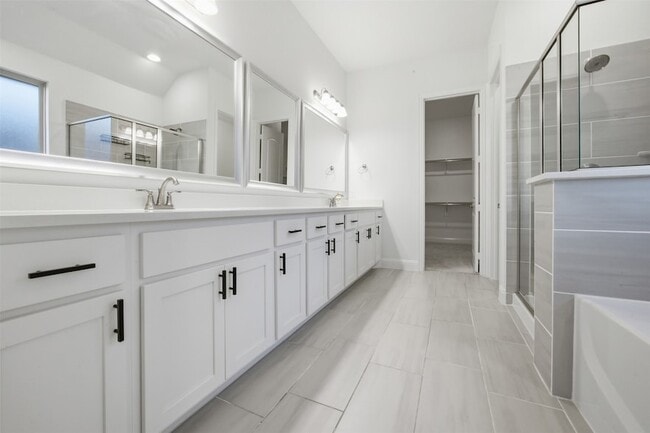 Building Photo - 208 Sequoia Dr