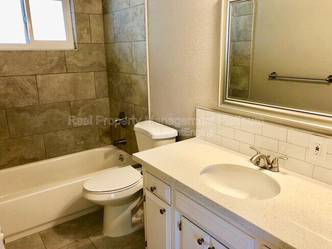 Building Photo - 3653 N Shirley Ave