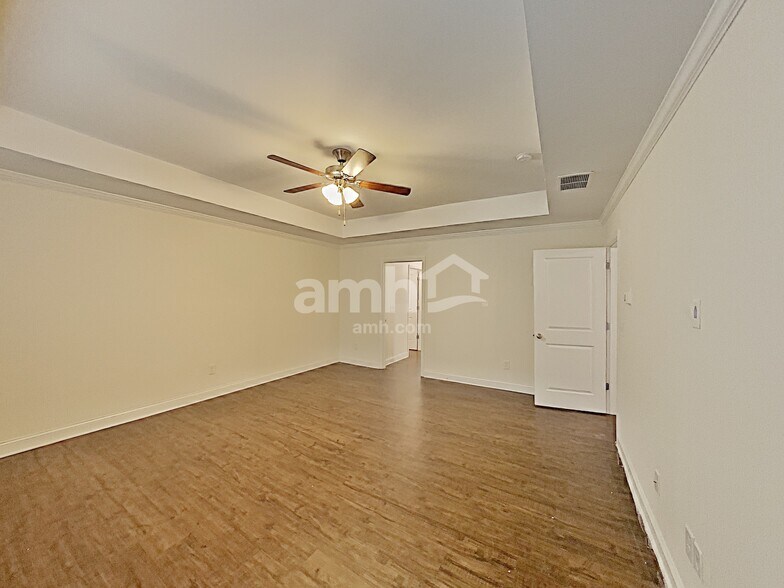 Building Photo - 411 Pearson Cir