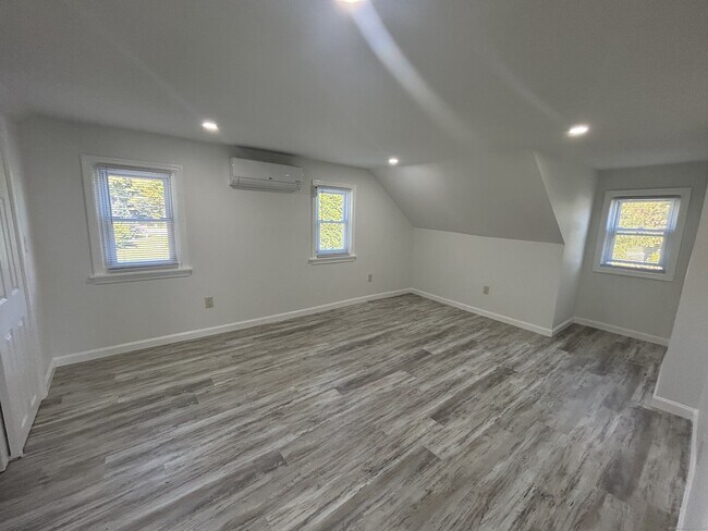 Building Photo - 36 Church Ln
