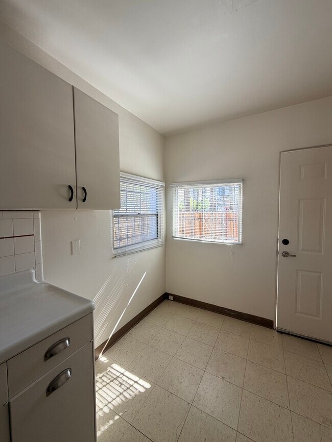 Building Photo - Charming Roosevelt District Cottage