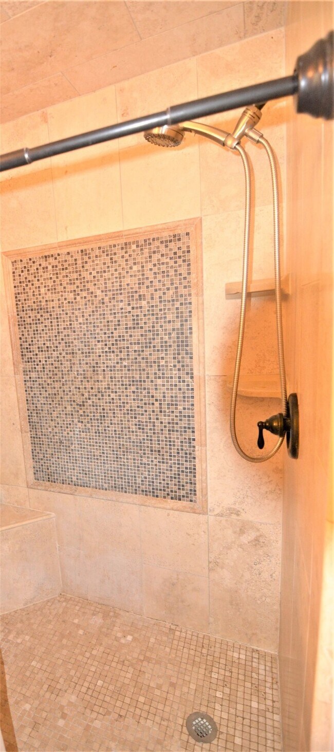 Building Photo - 7423 River Pines Dr