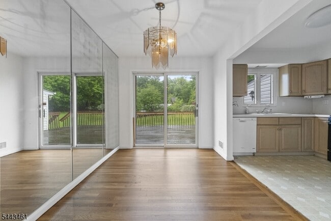 Building Photo - 46 Daka Ct