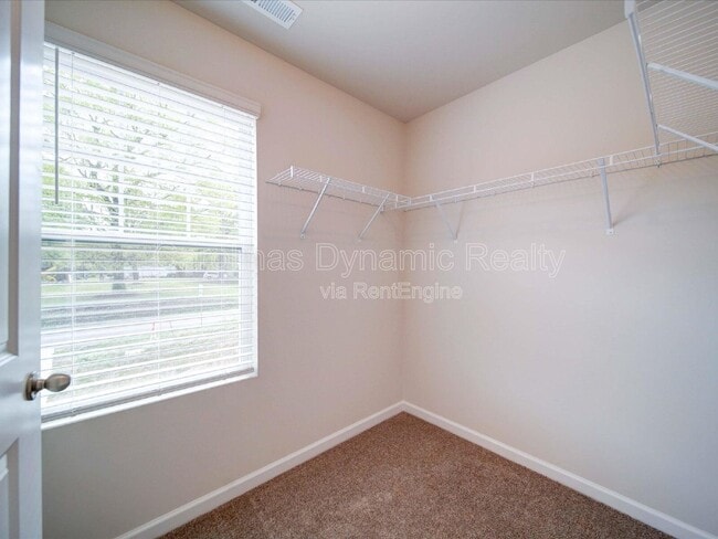 Building Photo - 916 S Battleground Ave