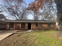 Building Photo - New Listing in Southern Hills