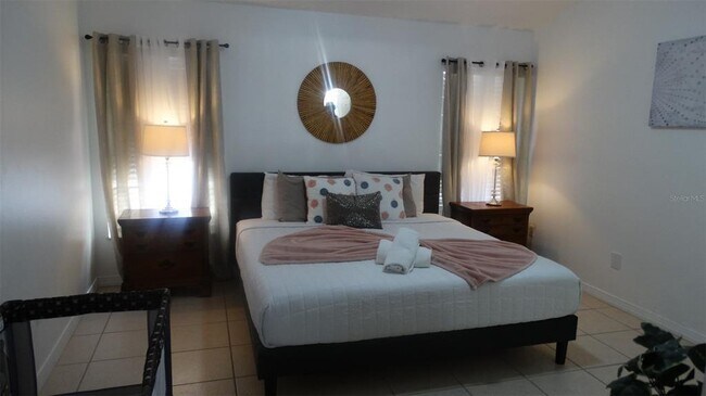 Building Photo - 605 Rochester Loop