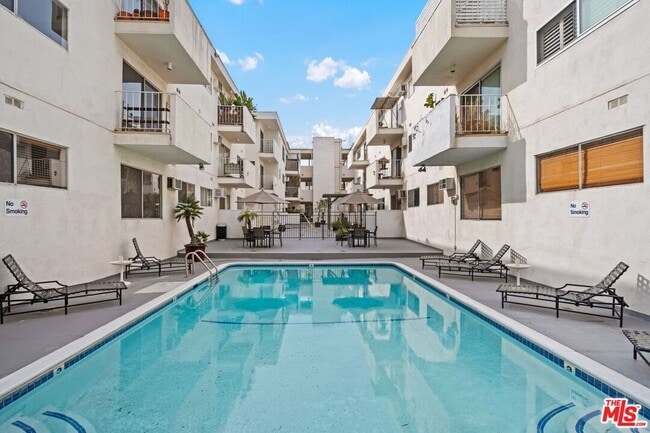 Building Photo - 960 Larrabee St