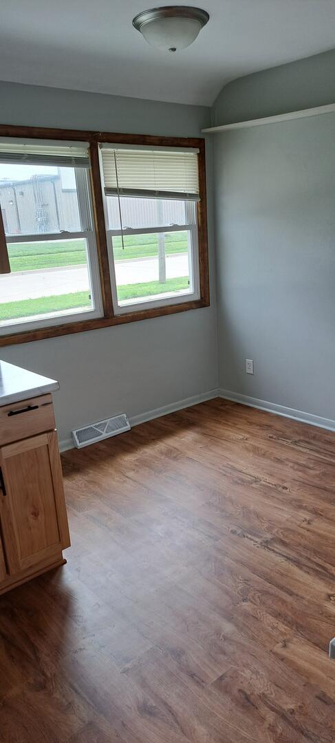 Building Photo - 2415 Royal Dr