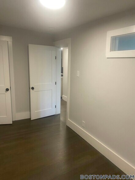 Building Photo - 118 Marginal St