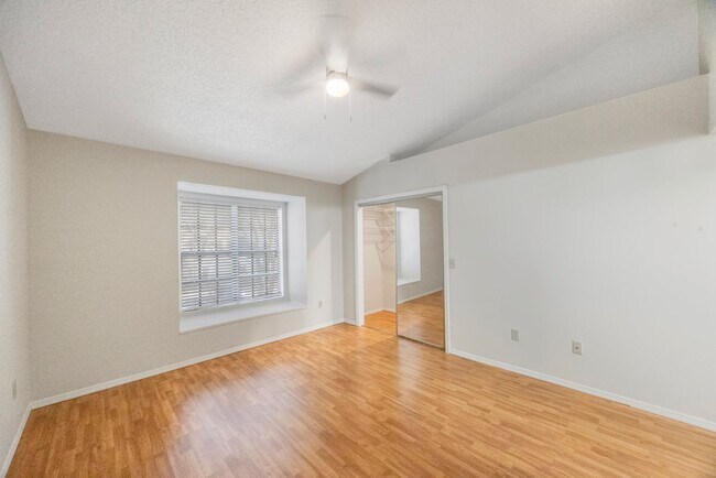 Building Photo - A02