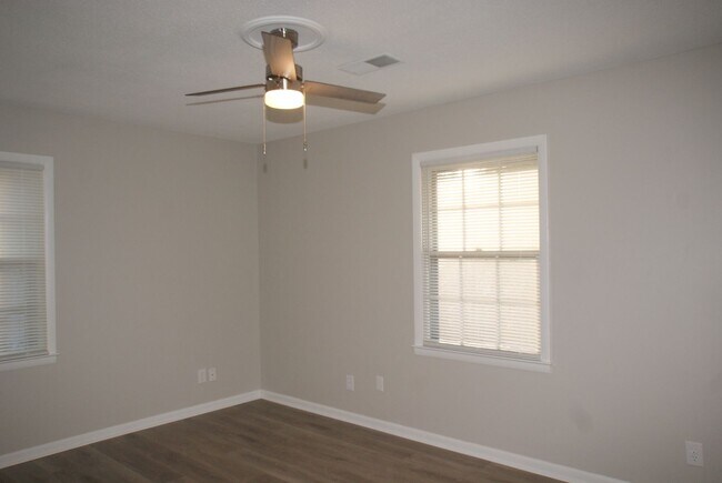 Building Photo - 810 14th Street