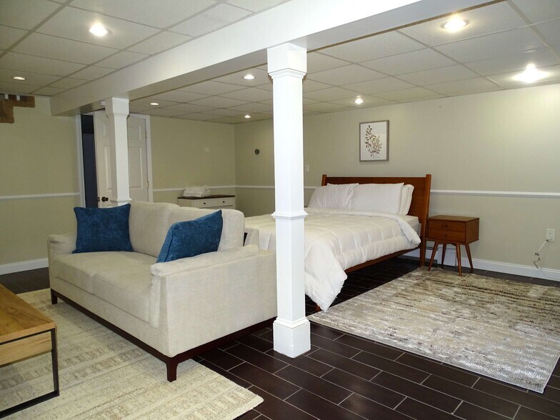 Building Photo - 303 Bishop St