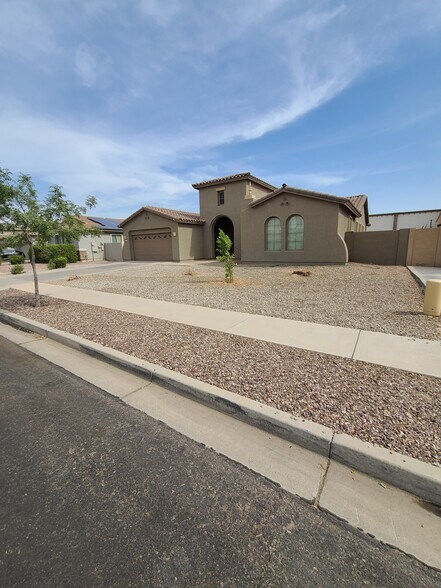 Building Photo - 3233 E Blue Ridge Way