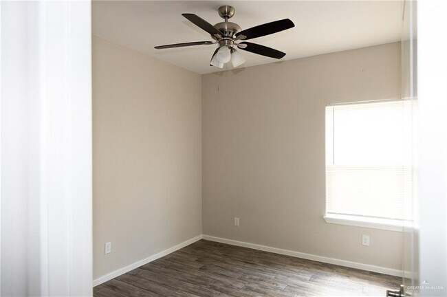 Building Photo - 5808 Sandpiper Ave