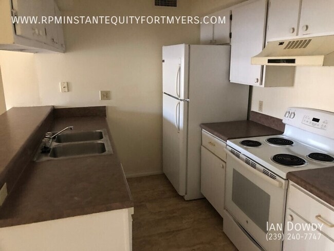 Building Photo - 5323 Summerlin Rd