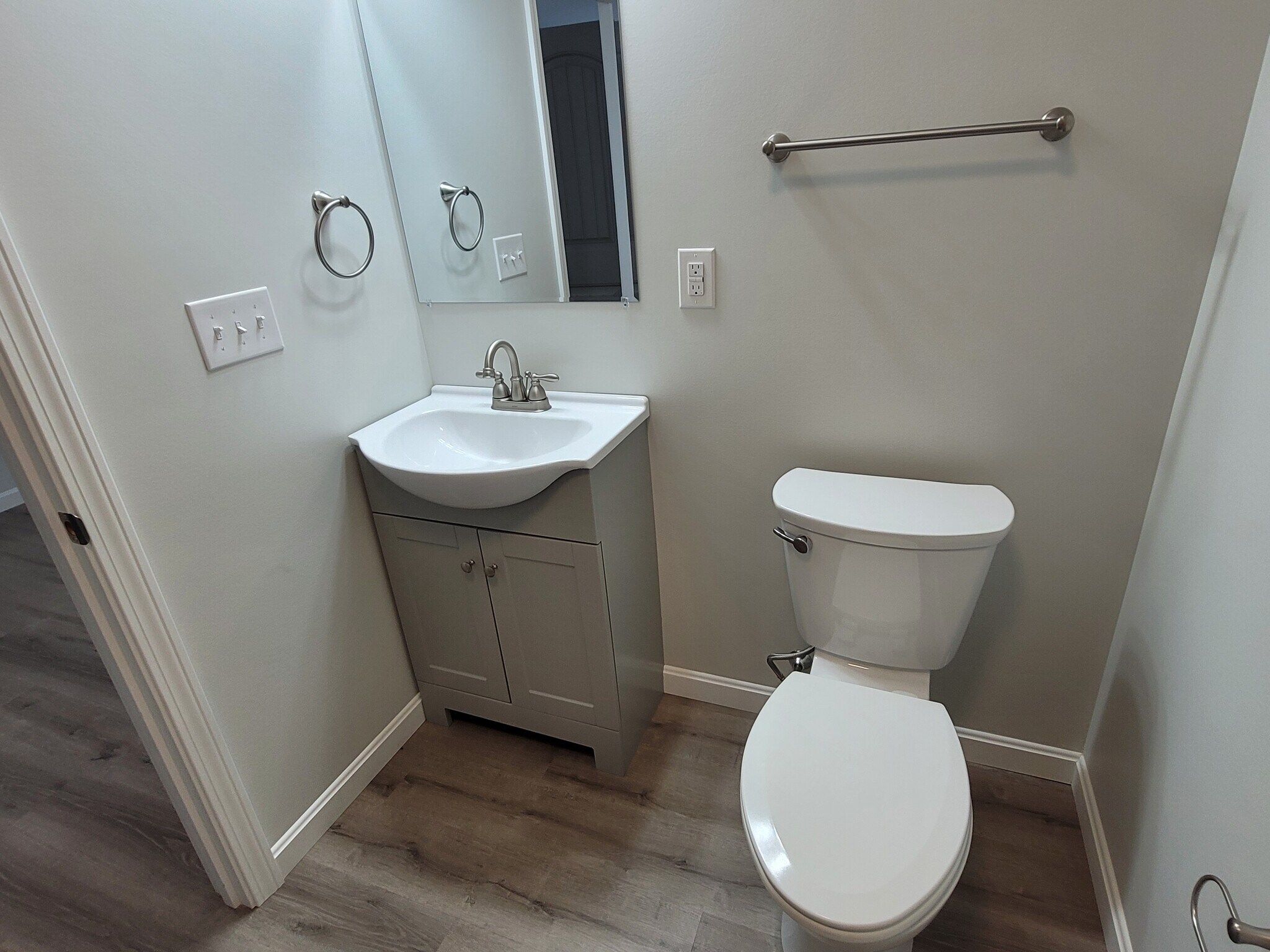 Building Photo - 4 Juniper Ln